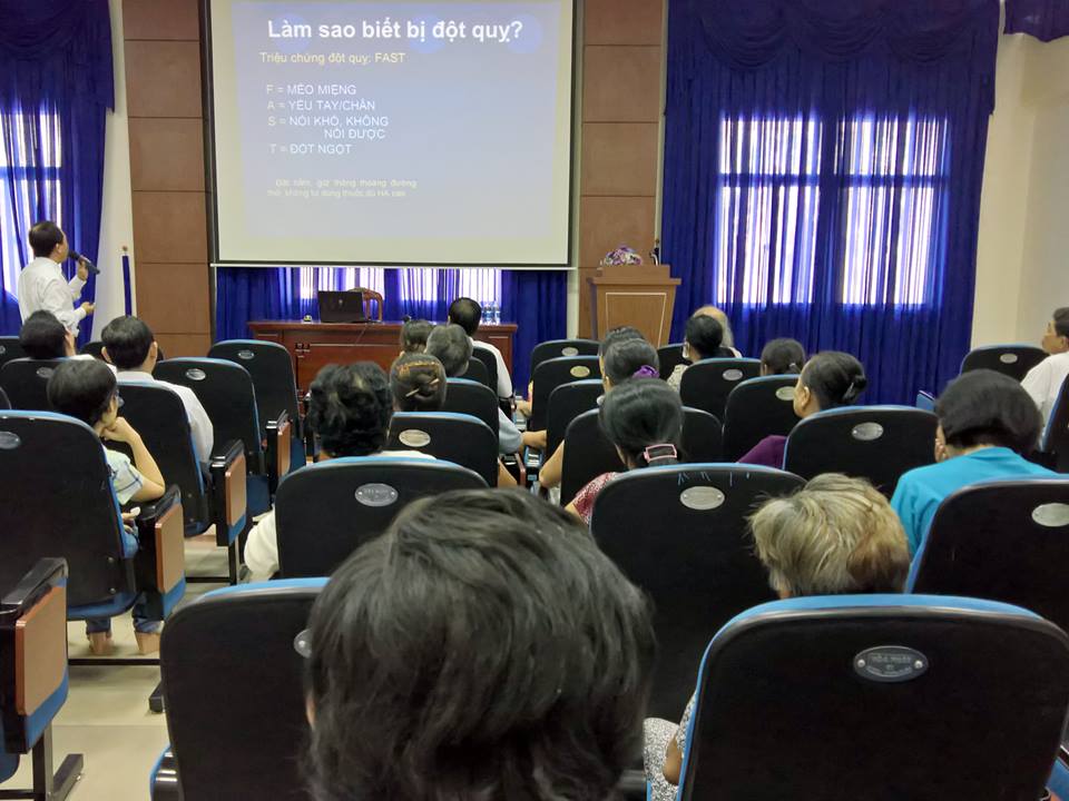 BS.CK2. Diệp Trọng Khải - Trưởng khoa Nội Thần Kinh BVXA trình bày các kiến thức về bệnh đột quỵ. 