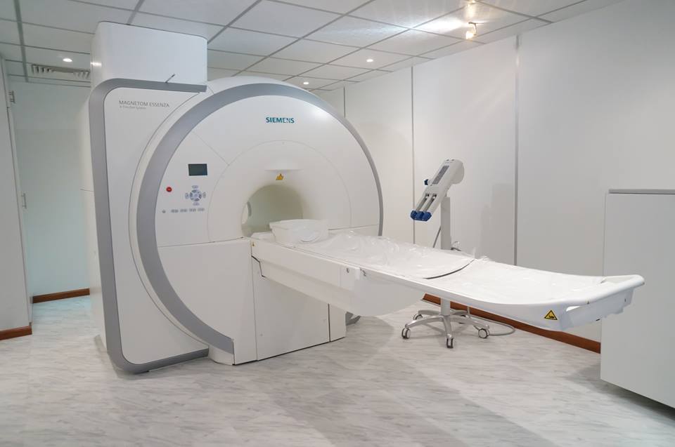Hệ thống máy MRI 1.5 Tesla. Đây là hệ thống máy chẩn đoán hình ảnh quan trọng với các phần mềm phân tích hình ảnh tiên tiến, góp phần gia tăng chất lượng trong chẩn đoán các ca khó về mô mềm, thần kinh, tủy sống và các bệnh lý về não, đặc biệt là những khối u (tính chất khối u).