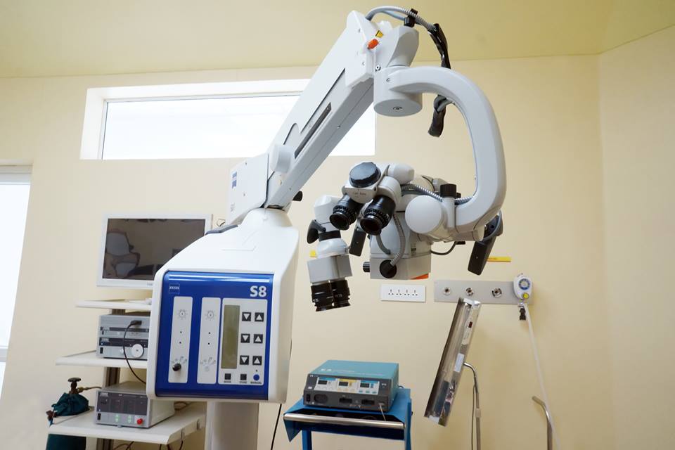 Hệ thống kính hiển vi phẫu thuật CarlZeiss Vario S88. chuyên dụng phục vụ cho các ca phẫu thuật kỹ thuật cao, kỹ thuật chuyên sâu như phẫu thuật u não, phẫu thuật cấy ghép ốc tai... 