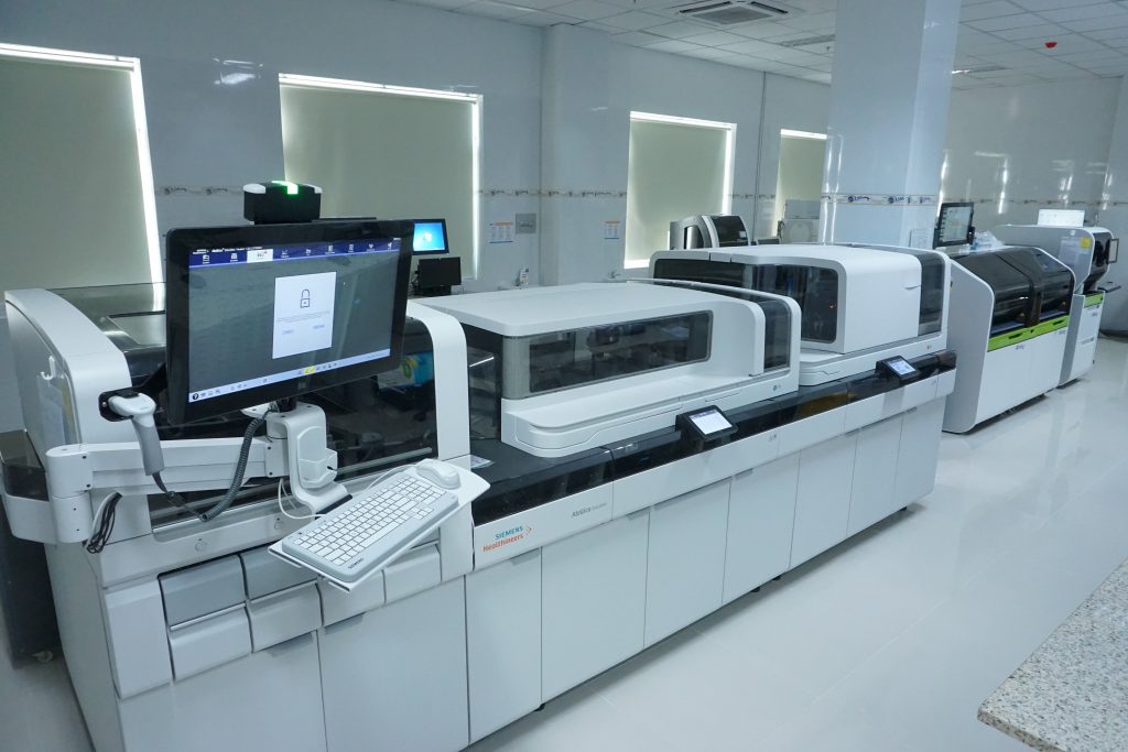 Hệ thống máy xét nghiệm hiện đại, đạt chuẩn quốc tế