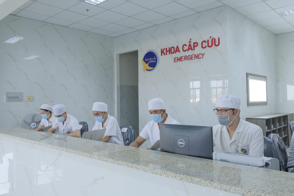 Đội ngũ tiếp nhận, sàng lọc, phân loại và xử lý cấp cứu