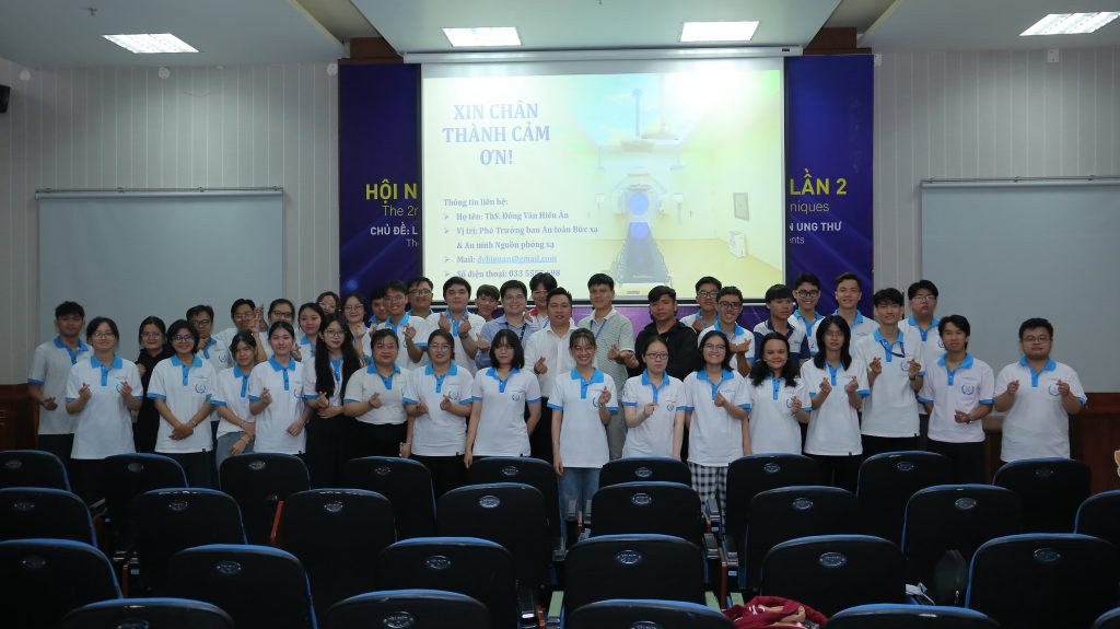 Hình ảnh đoàn sinh viên Khoa Vật lý - Vật lý kỹ thuật Trường Đại học Khoa học Tự nhiên, Đại học Quốc Gia TP. HCM