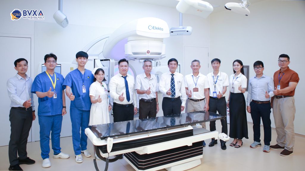 Hình ảnh tham quan máy xạ trị tại Khu điều trị Ung bướu Kỹ thuật cao Bệnh Viện Đa khoa Xuyên Á