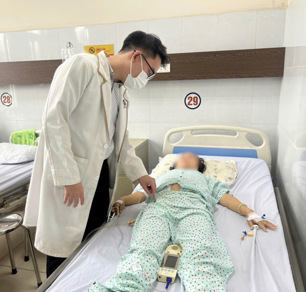 Bác sĩ thăm bệnh sau can thiệp