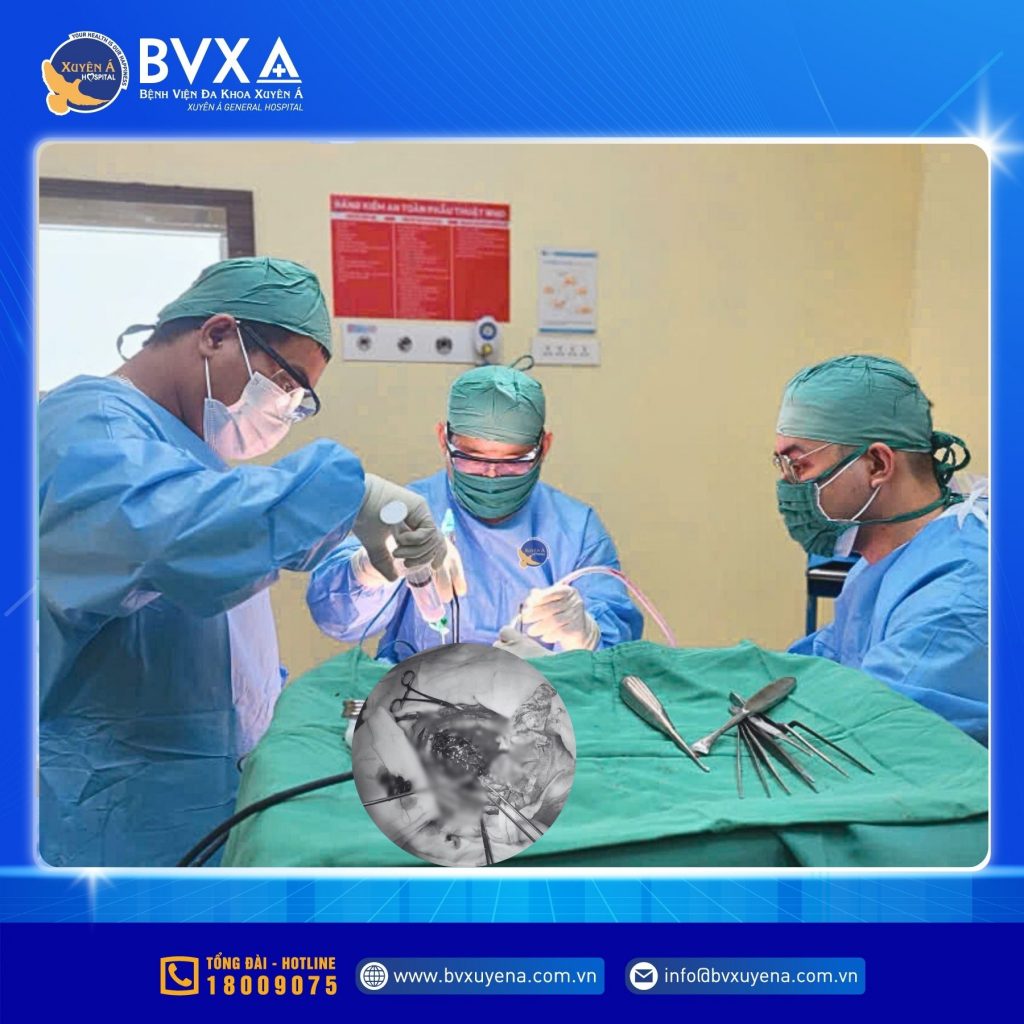 Hình ảnh ekip phẫu thuật cho nữ sinh 15 tuổi gặp tai nạn vì tà áo dài cuốn vào bành xe