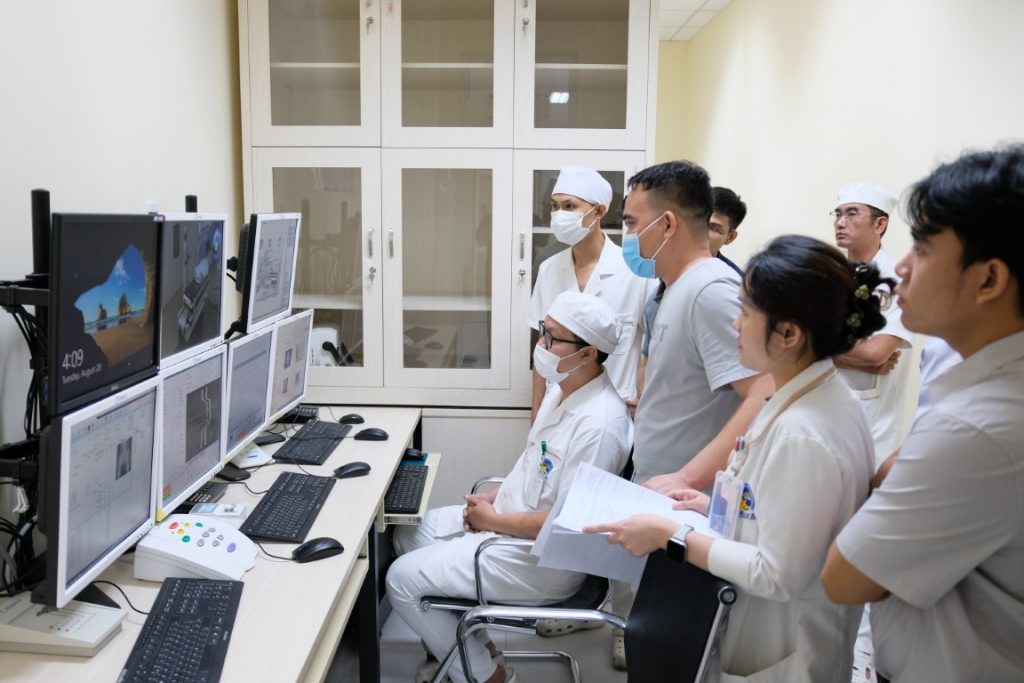 Hình ảnh ekip xạ trị