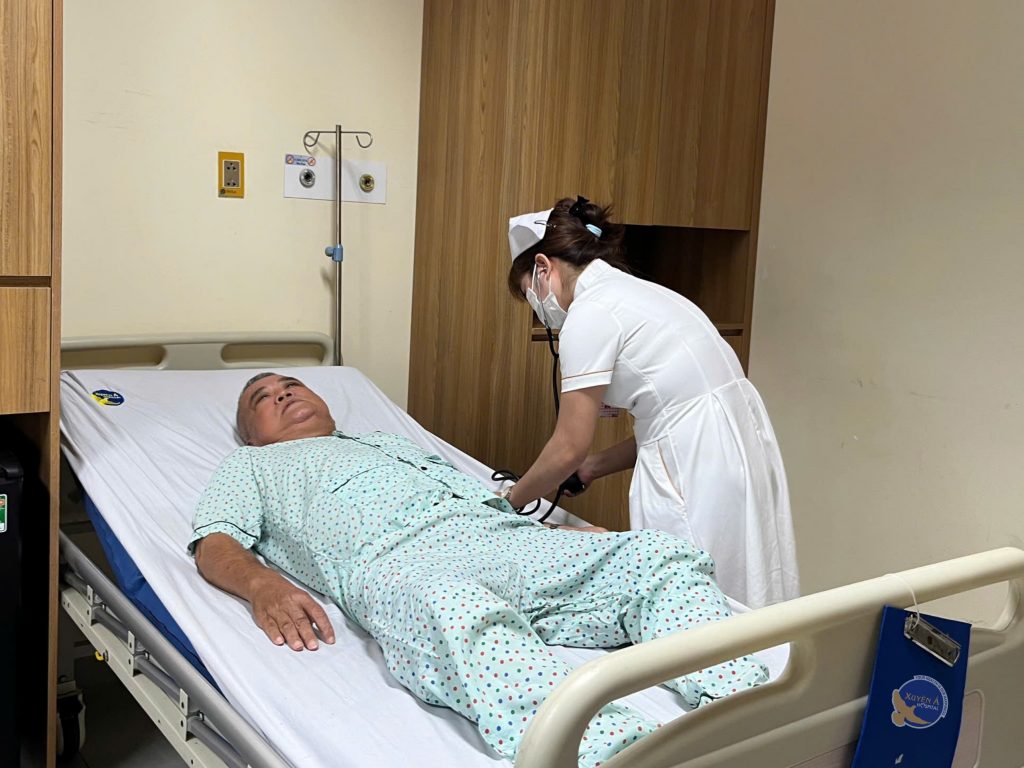 Hình ảnh điều dưỡng chăm sóc bệnh nhân đột quỵ