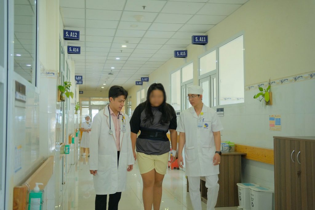Hình ảnh quá trình phụ hồi của bệnh nhân 13 tuổi bị thoát vị đĩa đệm