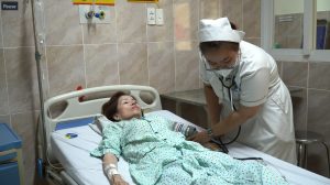 9 năm trước bà Út Nhỏ trải qua ca phẫu thuật whipple phức tạp và sau mổ bà được chỉ định truyền hóa chất