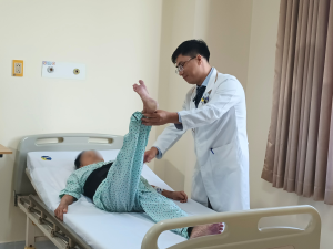 Hình ảnh bác sĩ thăm khám