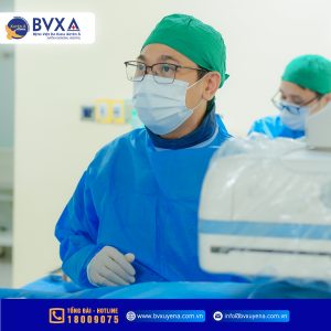 Hình ảnh bác sĩ trong quá trình can thiệp mạch