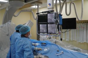 Hình ảnh ekip can thiệp DSA bệnh nhân nhồi máu cơ tim cấp