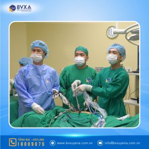 Hình ảnh ekip phẫu thuật cho bệnh nhân thoát vi thành bụng