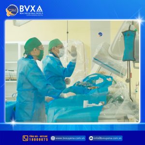 Hình ảnh ekip phẫu thuật bệnh nhân bị ngừng tim do nhồi máu cơ tim