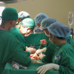 BA KHỐI BƯỚU SARCOMA MỠ NẶNG 1,5 KG ĐƯỢC LẤY TỪ CƠ THỂ NGƯỜI PHỤ NỮ 62 TUỔI