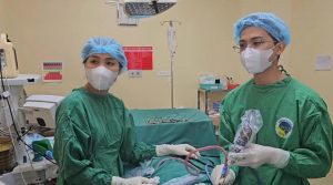 Hình ảnh ekip phẫu thuật cho bệnh nhân bị u nhầy xoang hàm