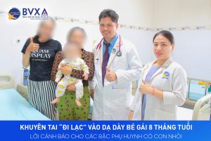 Hình ảnh gia đình bé gái 8 tháng tuổi với chiếc khuyên tai "đi lạc" trong dạ dày và bác sĩ