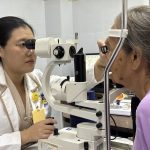 CỤ BÀ 77 TUỔI HẠNH PHÚC TÌM LẠI ĐƯỢC ÁNH SÁNG SAU CA MỔ MẮT