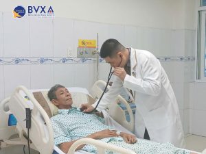 Hình ảnh bác sĩ thăm khám