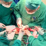 GIẢI CỨU QUẢ THẬN ĐANG “CHẾT ĐUỐI” BẰNG CA PHẪU THUẬT LOẠI BỎ KHỐI BƯỚU BÀNG QUANG KHỔNG LỒ