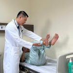 CHÍCH LỂ ĐẦU NGÓN TAY CHỮA ĐỘT QUỴ