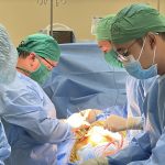 PHẪU THUẬT THAY KHỚP HÁNG – GIẢI PHÁP HIỆU QUẢ CHO BỆNH NHÂN HOẠI TỬ CHỎM XƯƠNG ĐÙI