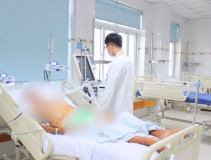 HÌNH ẢNH BỆNH NHÂN SUÝT TỬ VONG DO BIẾN CHỨNG UỐN VÁN ĐƯỢC ĐIỀU TRỊ TẠI KHOA ICU