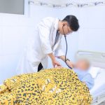 TÀ ÁO DÀI CUỐN VÀO BÁNH XE KHIẾN NỮ SINH 15 TUỔI CHẤN THƯƠNG SỌ NÃO