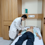 UNG THƯ VÚ Ở NAM GIỚI: KHỐI U KHỔNG LỒ DO CHỦ QUAN VÀ TỰ Ý ĐẮP THUỐC LÁ