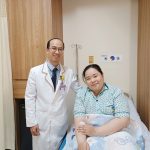 ĐAU ĐẦU KÉO DÀI, SỤP MÍ MẮT, CÔ GÁI ĐI KHÁM PHÁT HIỆN BỊ ĐỘT QUỴ TUYẾN YÊN