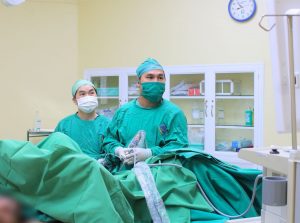 Hình ảnh quá trình phẫu thuật nội soi tán sỏi niệu quản