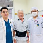CỤ ÔNG 83 TUỔI VẪN PHẪU THUẬT CỘT SỐNG AN TOÀN, ĐI LẠI TỐT SAU 3 NGÀY