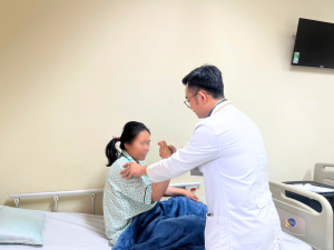 Hình ảnh bác sĩ và bệnh nhân đột quỵ