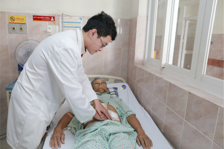 VÀNG DA TẮC MẬT DO Ổ SÁN Ở ĐƯỜNG MẬT TRONG GAN