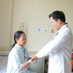 ĐI KHÁM ĐAU LƯNG, TÌNH CỜ PHÁT HIỆN TÚI PHÌNH MẠCH MÁU NÃO