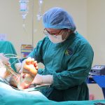 THANH NIÊN 19 TUỔI THOÁT KHỎI NGUY CƠ CẮT CỤT CHI SAU TAI NẠN XE TẢI CÁN NGANG CHÂN