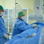 ĐANG ĐI CHƠI NGƯỜI ĐÀN ÔNG BẤT NGỜ “HO RA MÁU SÉT ĐÁNH”