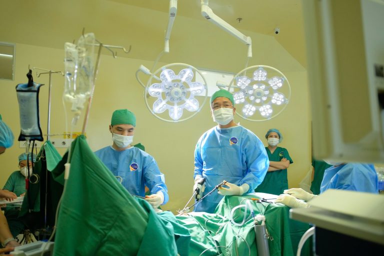 ĐAU BỤNG KHÔNG RÕ NGUYÊN NHÂN, NGƯỜI PHỤ NỮ BẤT NGỜ PHÁT HIỆN BƯỚU THẬN GIAI ĐOẠN SỚM