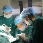 PHẪU THUẬT NỘI SOI VÁ NHĨ CHO NGƯỜI PHỤ NỮ THỦNG MÀNG NHĨ DO VIÊM TAI KÉO DÀI