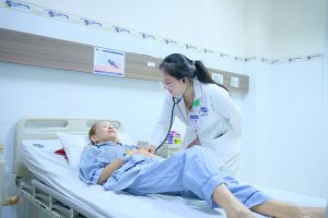 Hình ảnh bác sĩ thăm khám