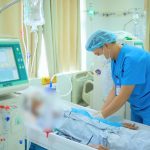 CHỦ QUAN UỐNG ÍT NƯỚC KHI THƯỜNG XUYÊN LÀM VIỆC NGOÀI TRỜI NẮNG, NGƯỜI ĐÀN ÔNG CAMPUCHIA NGUY KỊCH VÌ SUY THẬN CẤP