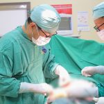 VẾT MỔ CŨ GÂY DÍNH RUỘT, THIẾU NIÊN 15 TUỔI PHẢI PHẪU THUẬT CẤP CỨU VÌ TẮC RUỘT