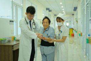 Hình ảnh người bệnh tập vận động