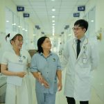 VỠ TÚI PHÌNH ĐỘNG MẠCH NÃO NGUY KỊCH, NGƯỜI PHỤ NỮ 54 TUỔI HỒI PHỤC TỐT NHỜ PHẪU THUẬT MỞ SỌ ÍT XÂM LẤN
