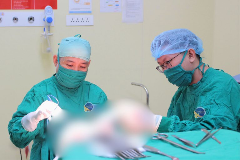 MỘT THÁNG SAU CHẤN THƯƠNG ĐẦU, ÔNG CỤ 75 TUỔI ĐƯỢC PHÁT HIỆN KHỐI MÁU TỤ GÂY CHÈN ÉP NÃO.
