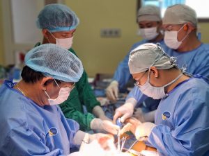 Hình ảnh ekip phẫu thuật