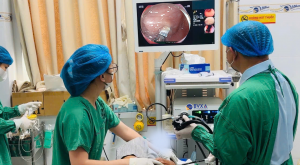 Hình ảnh quá trình nội soi bệnh nhi nuốt dị vật nam châm