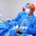 LIỆT HOÀN TOÀN DO U TỦY NGỰC, BỆNH NHÂN 67 TUỔI HỒI PHỤC VẬN ĐỘNG NGOẠN MỤC NHỜ HAI ĐƯỜNG MỔ CHỈ 1CM