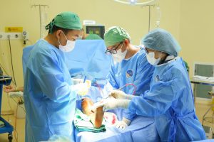 Hình ảnh ekip phẫu thuật