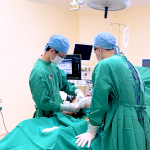 ĐIỀU TRỊ SUY GIÃN TĨNH MẠCH CHÂN BẰNG LASER: 30 PHÚT THỰC HIỆN, ĐI LẠI NGAY SAU CAN THIỆP